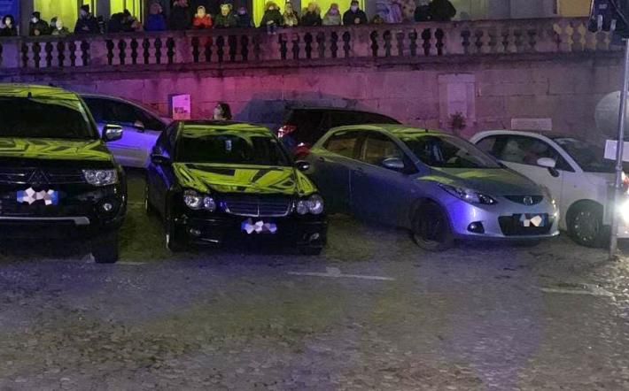 Mondovì, secondo giorno di ztl e isola pedonale nel rione alto: le auto tornano a fare “Far West” sulla piazza. Violazioni punite da Polizia Locale e carabinieri