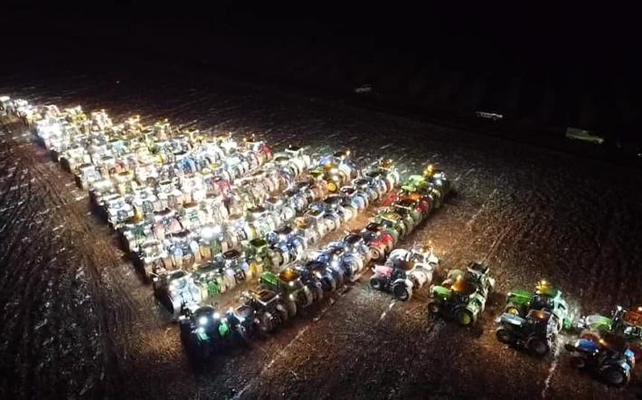 A Beinette le l'albero di Natale è fatto di trattori 
