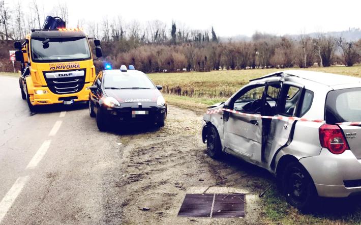 Farigliano, auto contro cancellata: due feriti, uno è grave