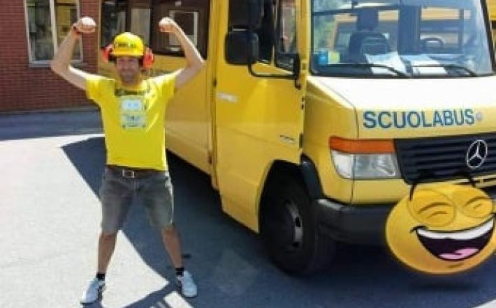 Vicoforte: lo storico autista dello scuolabus “Gabbo” saluta gli alunni