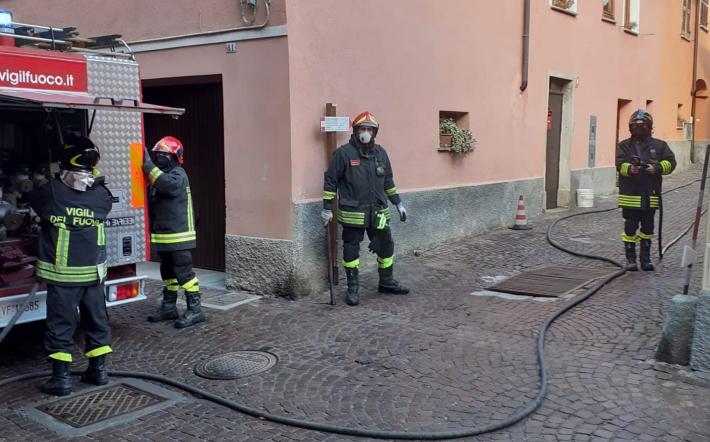 Garessio: principio di incendio, due anziani si feriscono alle mani