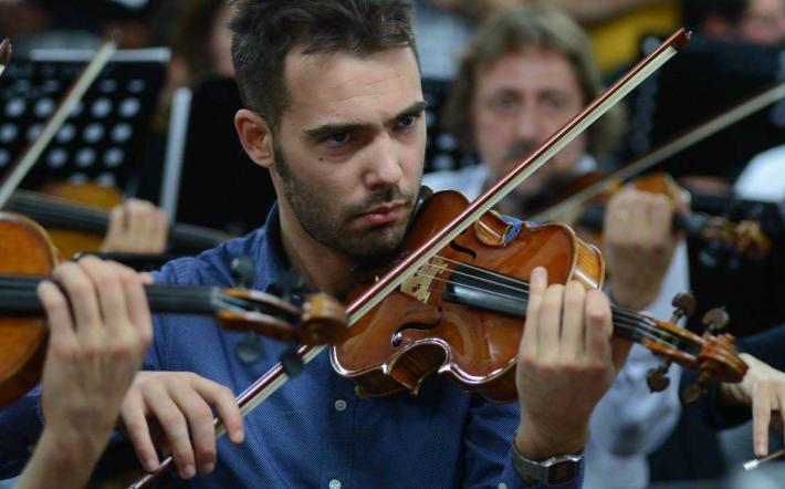 Stefano, docente della Scuola di Musica di Mondovì e concertista in Arabia Saudita per Boccelli