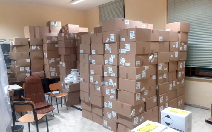 Mondovì, lo spreco dello Stato:un milione di mascherine nei magazzini delle scuole