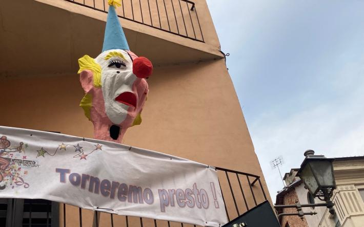 "Look up" per le vie del centro a caccia del "carnevale non carnevale" di Mondovì