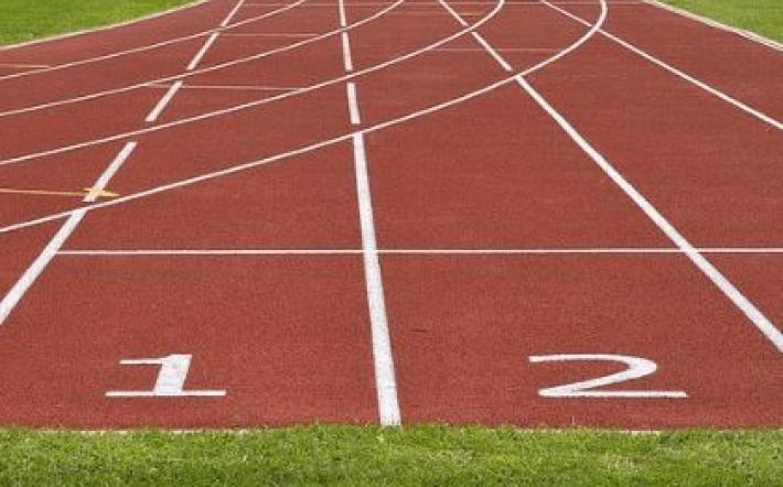 Carrù: in attesa di affidare i lavori alle Medie, il Comune chiede contributi per Materna e pista di atletica