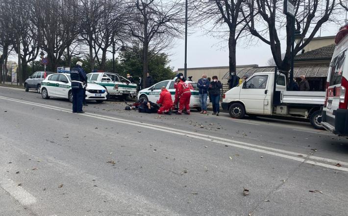 Mondovì: ciclista investito in via Einaudi