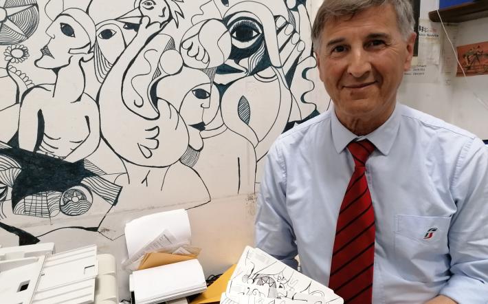 Mondovì: il bigliettaio-artista Carlo Langhetti va in pensione
