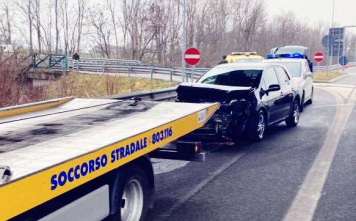 Mondovì: scontro tra auto e furgone, due feriti in tangenziale