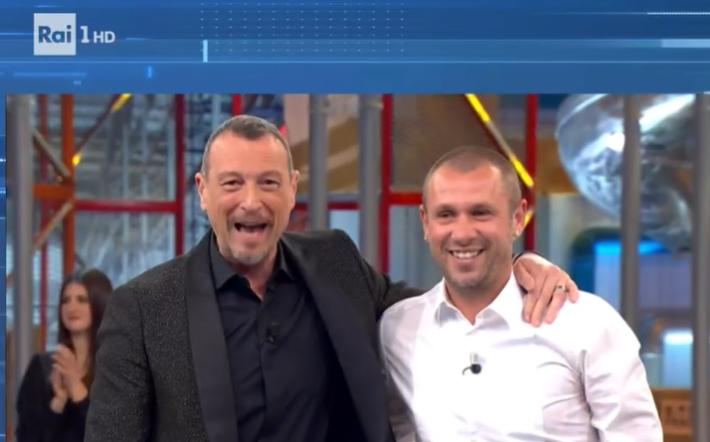 Antonio Cassano ad “Affari tuoi” con la moglie e la famiglia Marcialis