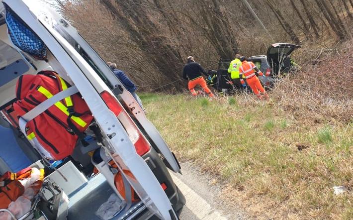 Vicoforte: auto fuori strada vicino alle Olle