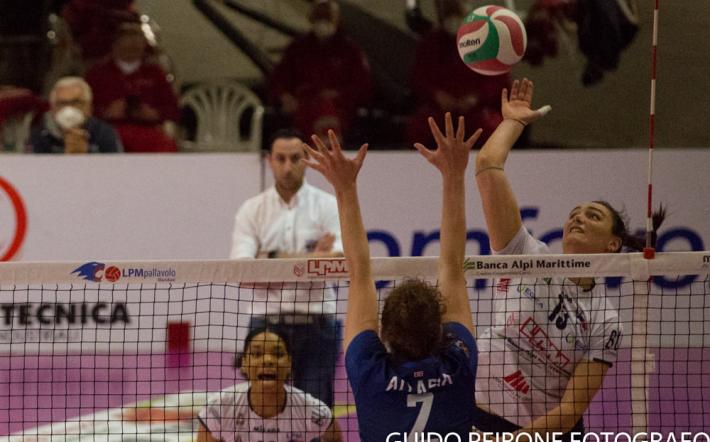 Missione compiuta: l’Lpm Bam Mondovì vola ai quarti di finale