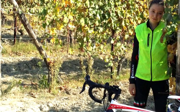 Quando la tesi di laurea si fa grazie anche alla passione per la bici. La doglianese Marta Macciò ha scelto l'argomento del cicloturismo nelle nostre zone