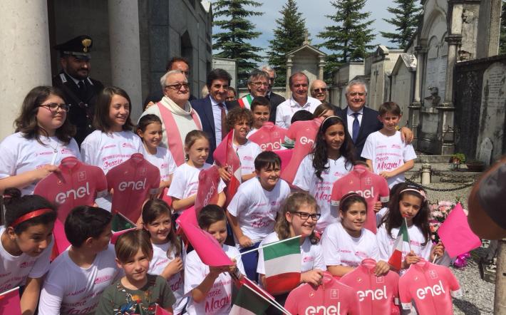 A San Michele il traguardo volante della tappa del Giro d’Italia