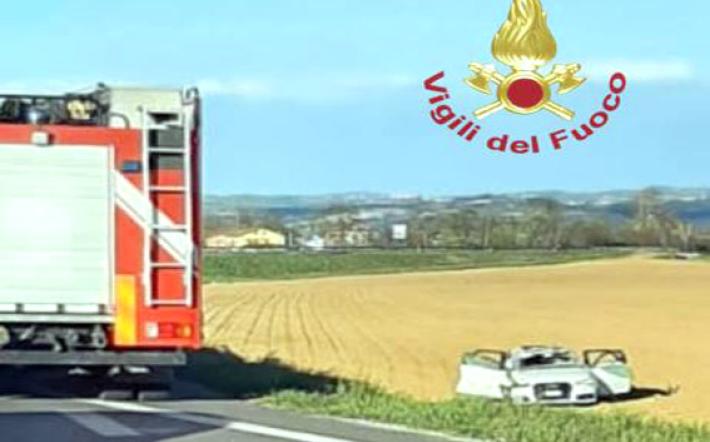 Mondovì: auto fuori strada sulla circonvallazione