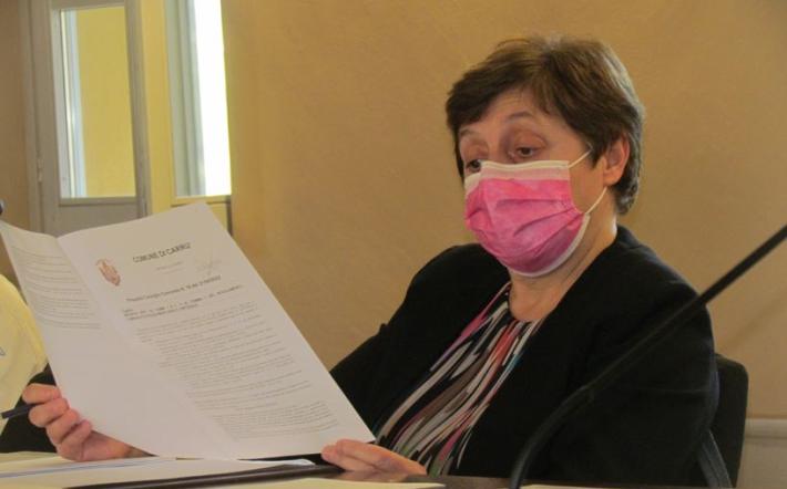 «Stupita che si debbano spendere altri 13.000 euro per il Palasport»