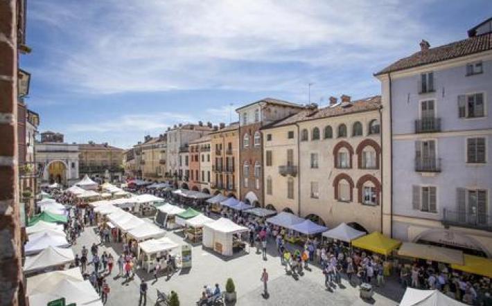 A Savigliano torna 'QuintEssenza': domenica 15 maggio la XXIII edizione. Essenze, erbe, spezie, fiori e aromi invadono la città
