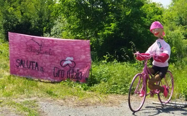 Pianfei: dopo il saluto al Giro d’Italia torna ai Blangetti “A spasso tra gli spaventapasseri”