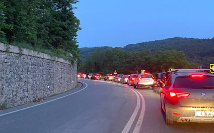 Statale 28, ennesimo incidente a Bagnasco: traffico in tilt, centinaia di auto in coda tra Ceva e Garessio
