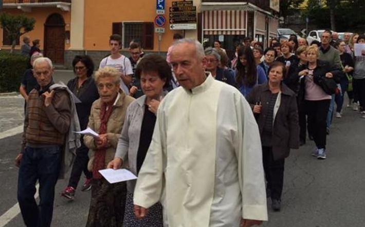 Don Giorgio Burdisso si dimette da parroco di Farigliano: domenica la messa di ringraziamento