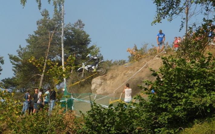 Extreme Castelnuovo Ceva