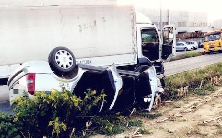 Mondovì: violento scontro tra autocarro e auto in via Gratteria