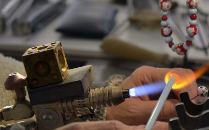 “La magia del fuoco”, omaggio alla lavorazione del vetro a Chiusa Pesio