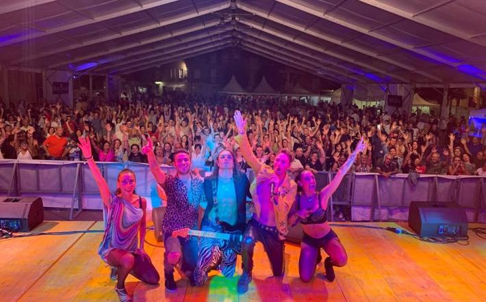 Carrù: con il concerto dei Divina e lo spettacolo di fontane danzanti luminose si conclude la Sagra dell’Uva