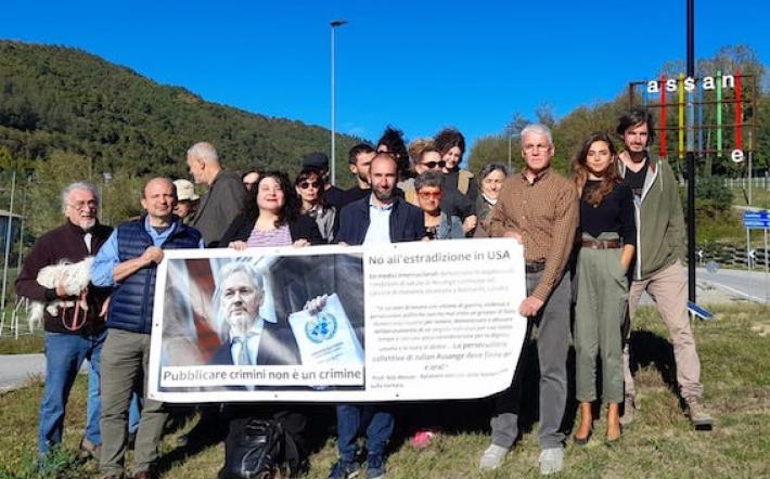 Priero: inaugurato il monumento in onore e difesa di Julian Assange