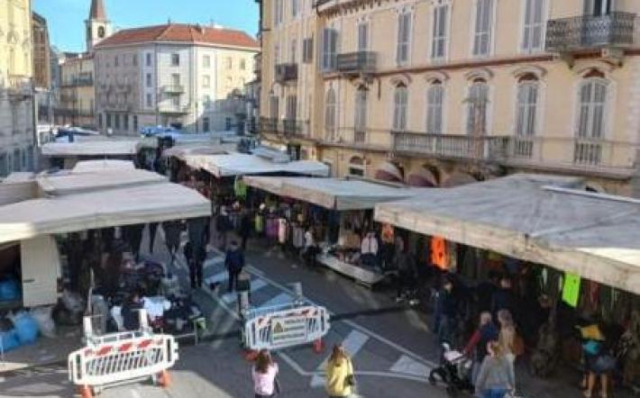 Mondovì, mercato del sabato in corso Statuto: chi è contrario, chi è favorevole e chi dice “solo ogni tanto”
