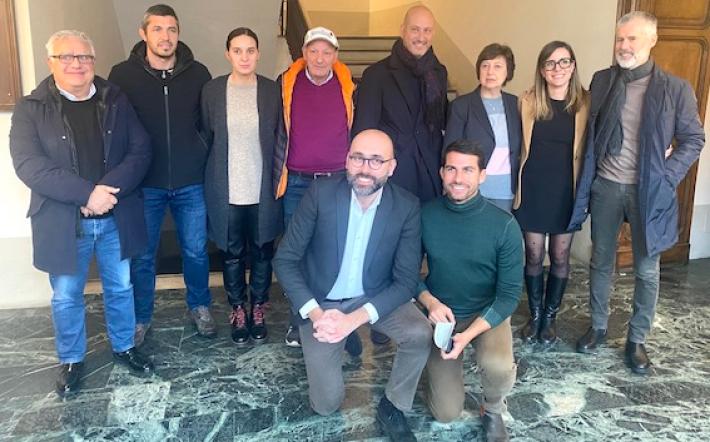 Mondovì: Carla e Roberto, impiegati comunali in pensione festeggiati dall’amministrazione