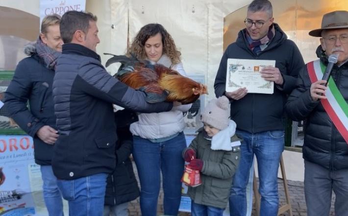 Morozzo: doppietta dell'allevatrice Noemi Ferrero alla Fiera del cappone