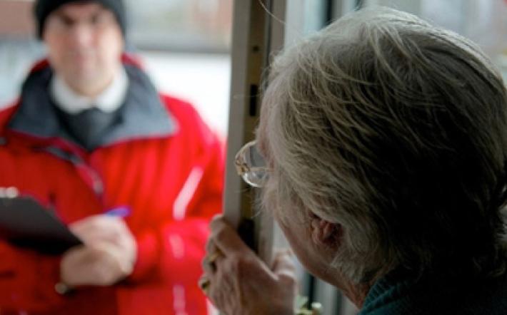 Mondovì, si spacciano per incaricati del Comune: in realtà persone non autorizzate tentano di introdursi in casa