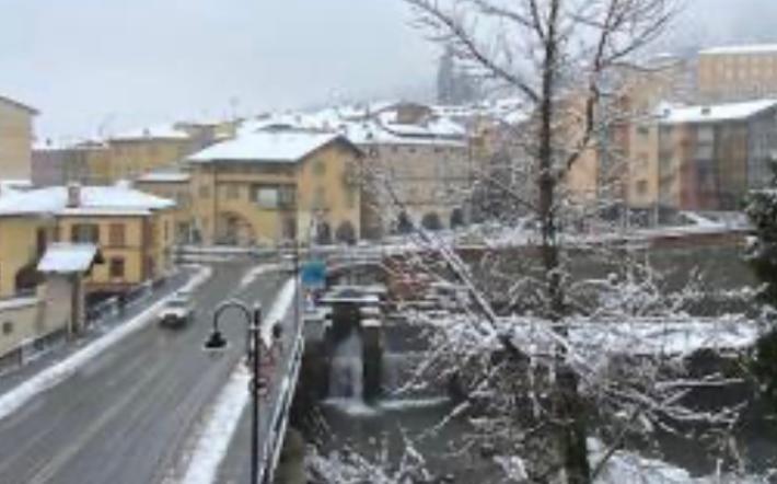 Mondoví: finisce la nevicata, scuole aperte venerdì 