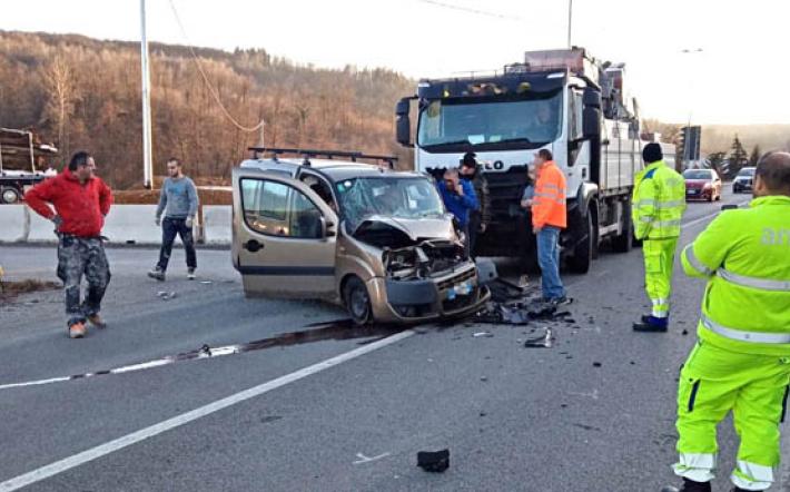 Vicoforte, incidente stradale all’incrocio delle Olle: auto contro camion