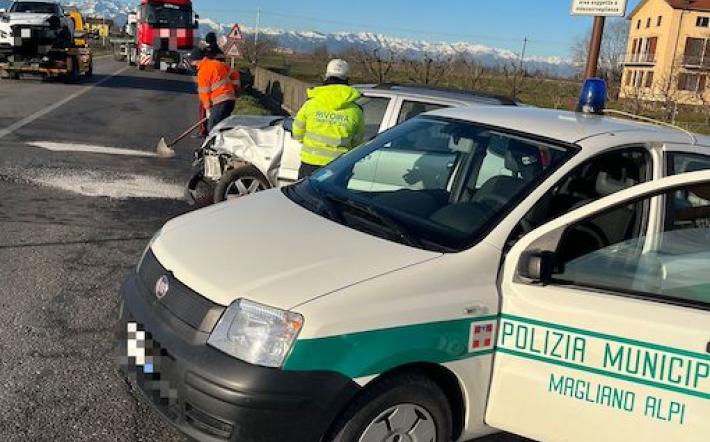 Incidente stradale a Magliano Alpi: tre feriti