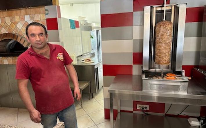 Ibrahim, dal suo "Istanbul kebab" di Mondovì: «Mio figlio, in Turchia, dopo il terremoto, dorme nel parco»