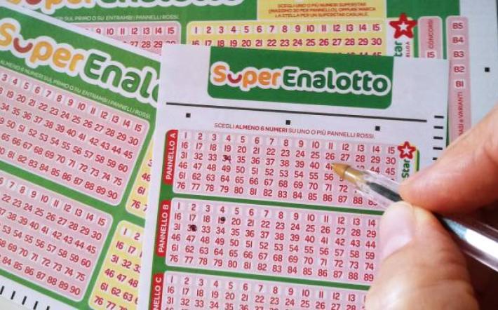 Mondovì: vince oltre 53 mila euro giocandone 3 al Superenalotto