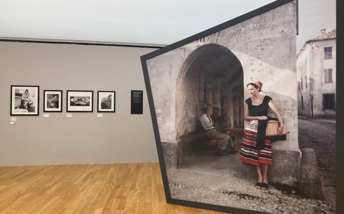 Inaugurata ad Alba la mostra dedicata al fotografo Lartigue: a inizio maggio l’esposizione a Piozzo?