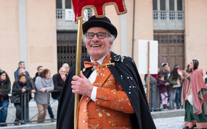 Mondovì: addio a Renato Sciolla, per anni alla testa delle sfilate del Carlevé