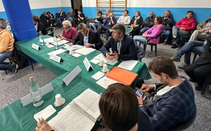 Mondovì, consiglio comunale “fuori le mura”: l’assemblea a Breolungi, nei locali della scuola