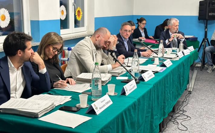 Consiglio comunale, approvato il rendiconto: 2,8 milioni di avanzo. La giunta: «Somma prudenziale disponibile per gli investimenti». L'opposizione, critica, vota contro