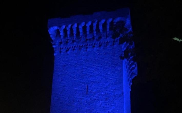 Per “Anduma e Tas-Tuma” Murazzano ha illuminato la torre medievale di blu