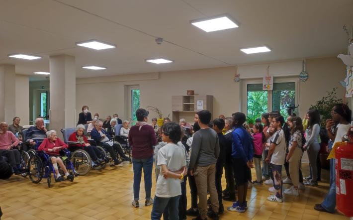 San Michele: studenti in Casa di Riposo per la festa della mamma