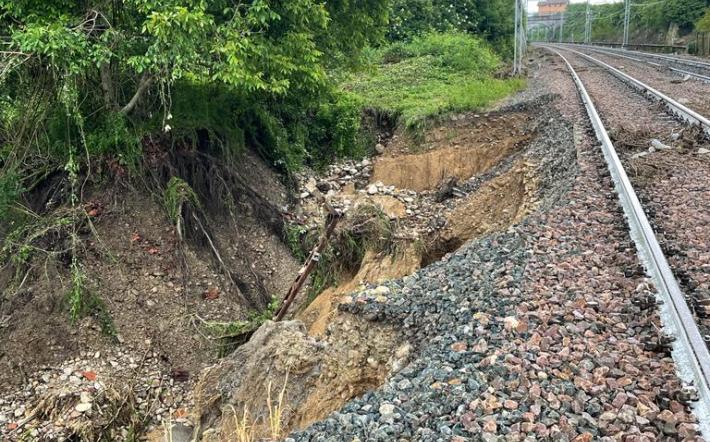 Linea ferroviaria sospesa da Fossano a Ceva. Tecnici Rfi al lavoro. Istituiti bus sostitutivi 