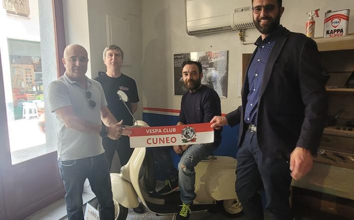 Chiusa di Pesio: aperta una vetrina espositiva per sole Vespe in centro paese