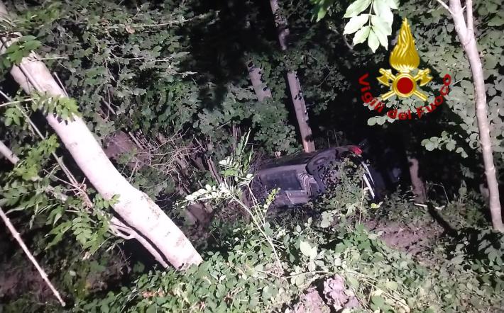 Auto in una scarpata a Pamparato: tre feriti 