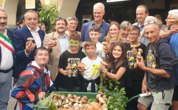 Il ministro Zangrillo a Ceva per la Mostra del Fungo: «Complimenti per i vostri 62 ani di storia, volano per il territorio»