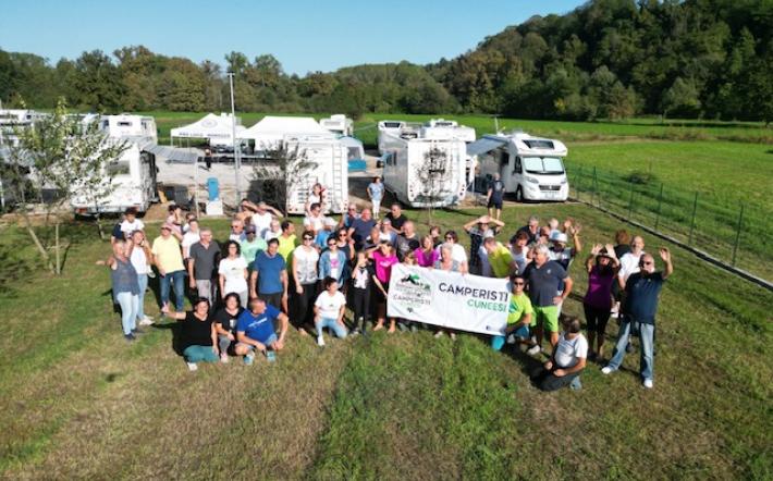 Un centinaio di persone al raduno dei camperisti a Crava
