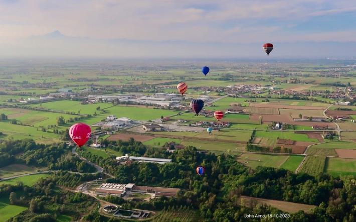 Il cielo di Mondovì colorato dalle mongolfiere olandesi
