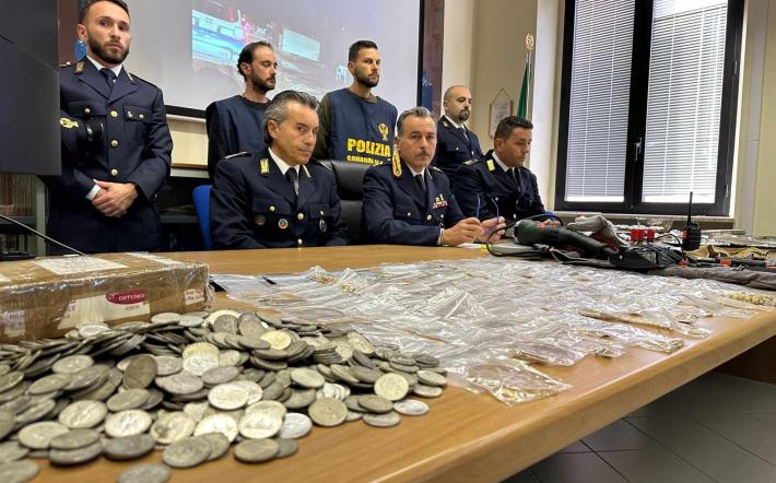 Furti e truffe agli anziani anche nel Cebano: 8 persone in arresto, 4 indagate